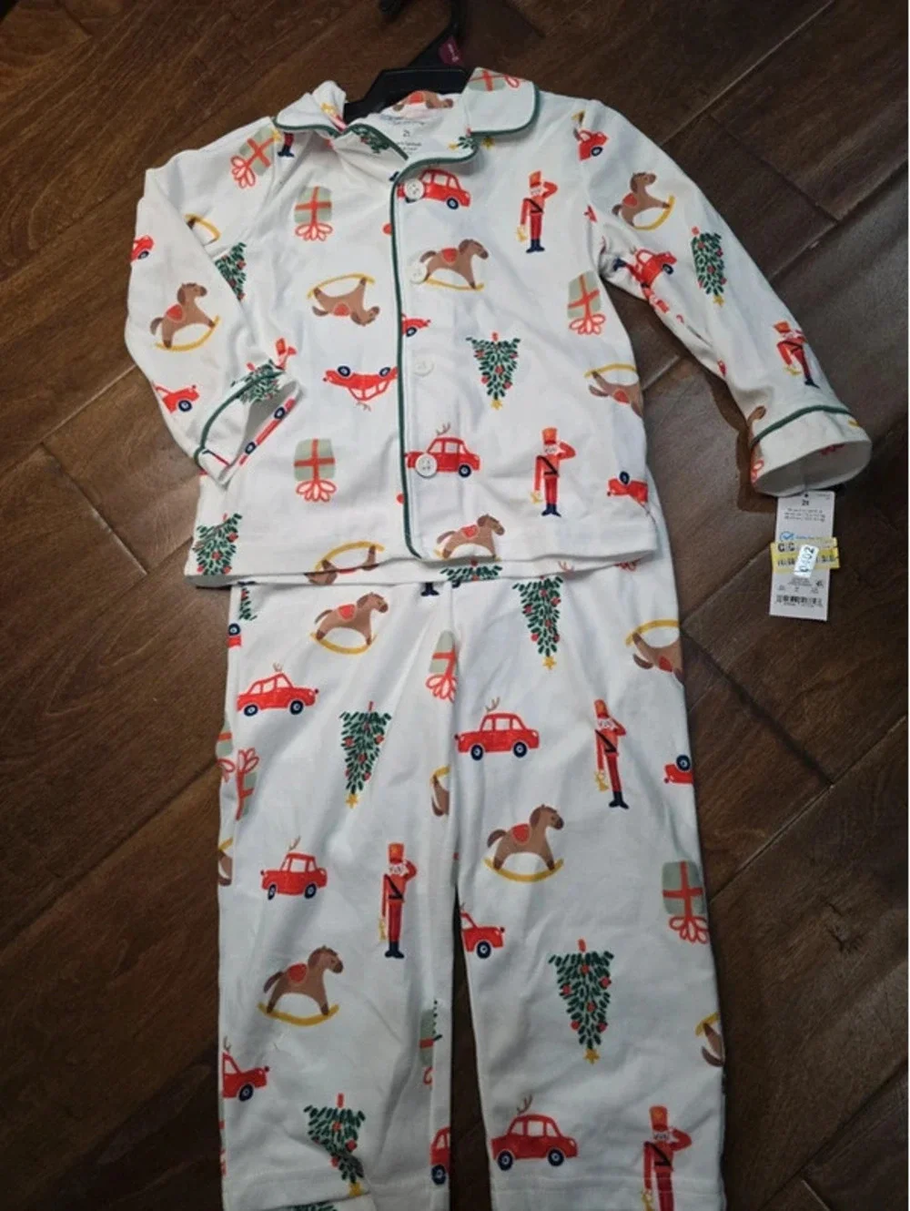 2t brand new christmas pajamas from carter's item 402G6